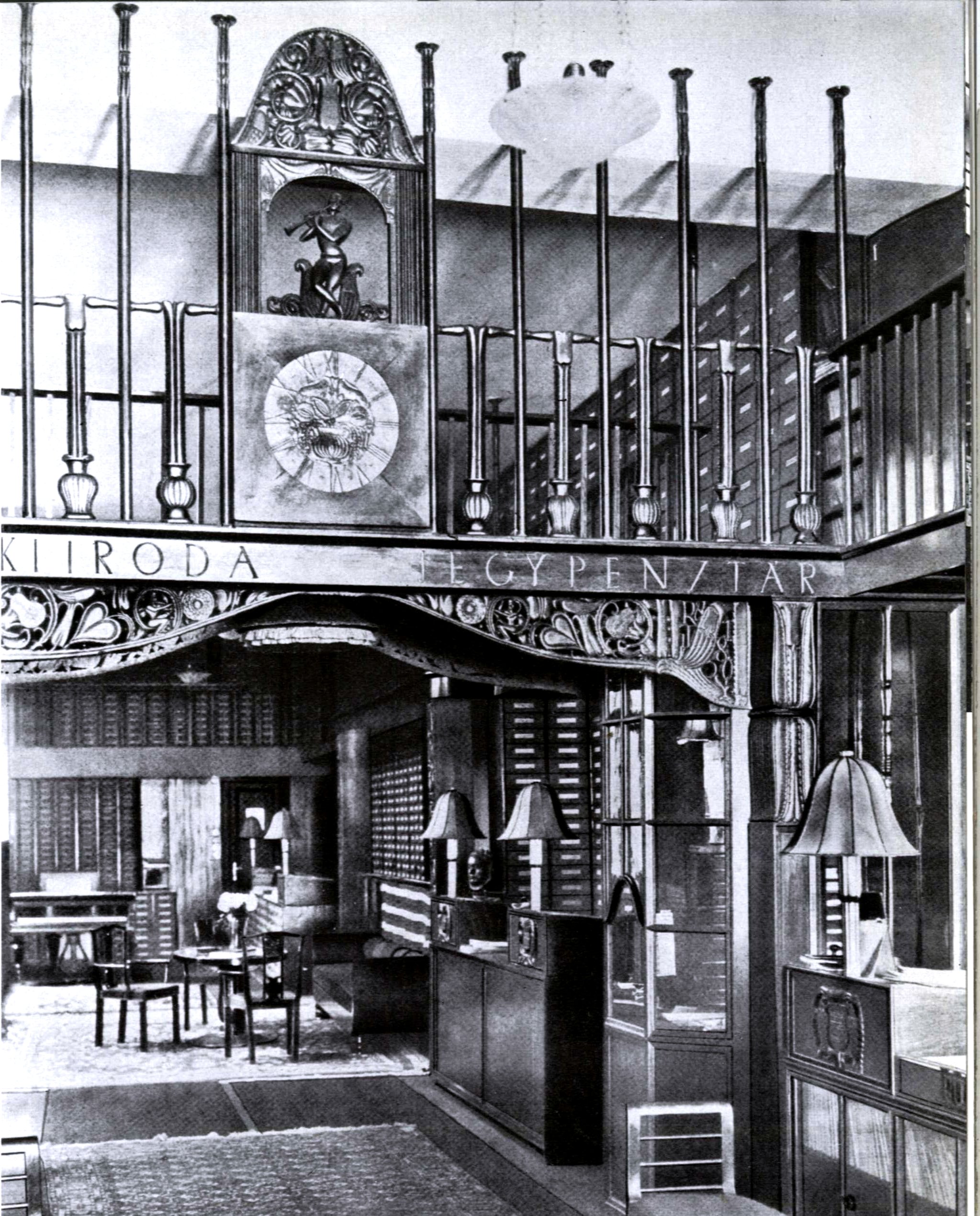 A zenem�bolt bels� tere