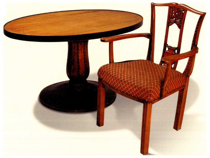 Asztal �s sz�k a R�zsav�lgyi Zenem�boltb�l