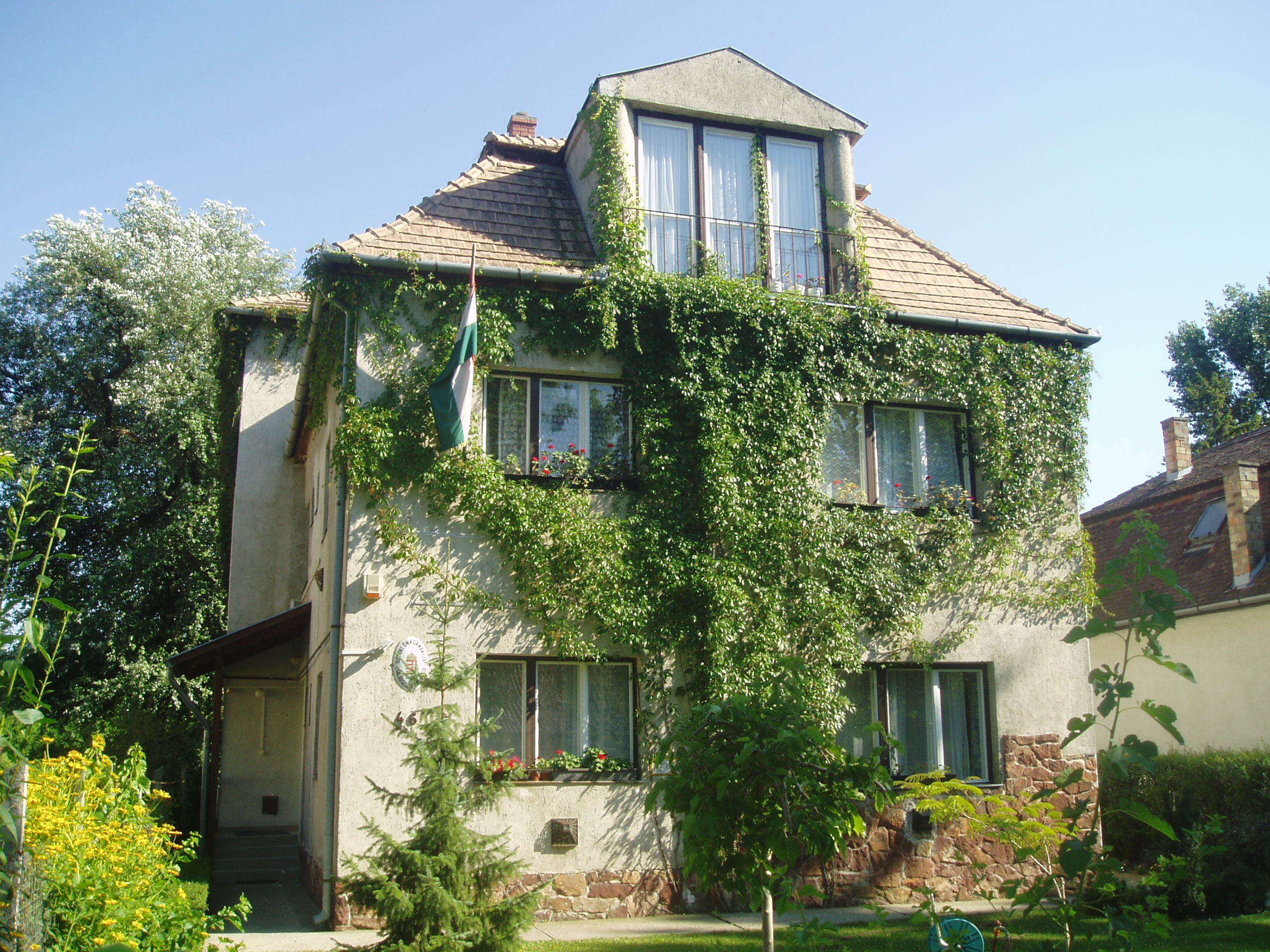 Vit�z-panzi�, Si�fok Batthy�ny u. 4.