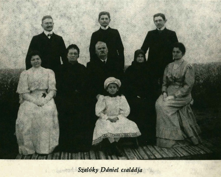 Szal�ky D�niel csal�dja k�r�ben